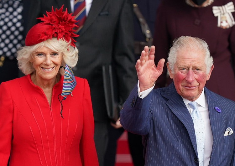 król Karol i Camilla Parker-Bowles Skandal w Pałacu Buckingham. Król Karol III przyłapany na gorącym uczynku