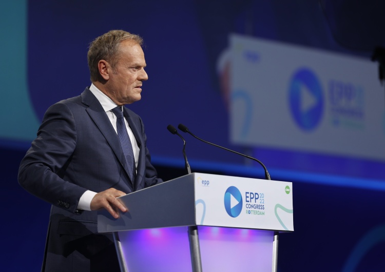 Donald Tusk Z. Kuźmiuk: Po uzyskaniu przyzwolenia z Niemiec, nagła przemiana Tuska ws. imigracji