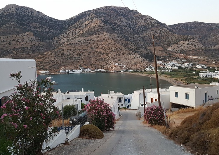 Wyspa Sifnos - zdjęcie ilustracyjne Kolejna tragedia w Grecji. Odnaleziono ciało poszukiwanej 37-latki