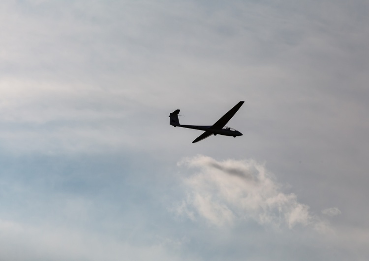 Szybowiec / zdjęcie poglądowe Tragiczny wypadek szybowca na Kaszubach. Nie żyje pilot 