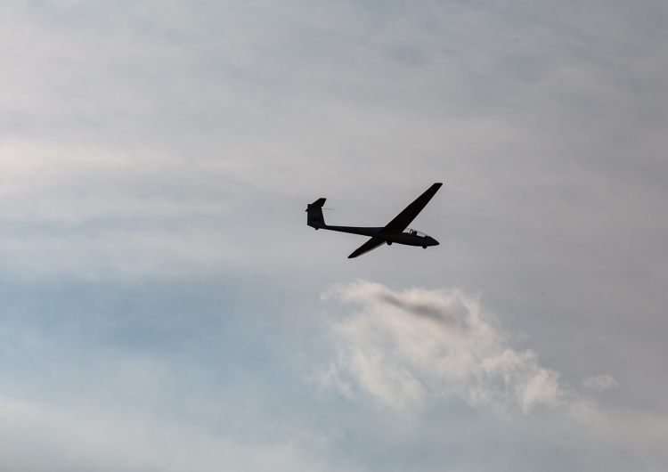 Szybowiec / zdjęcie poglądowe Tragiczny wypadek szybowca na Kaszubach. Nie żyje pilot