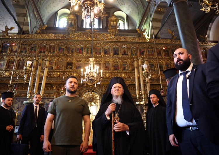 Od lewej: Wołodymyr Zełenski, patriarcha Bartłomiej  Zełenski u zwierzchnika prawosławia: Czy Ławra Peczerska zostanie podporządkowana Konstantynopolowi?