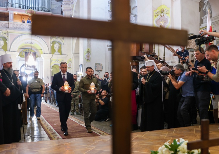 Andrzej Duda, Wołodymyr Zełenski, Światosław Szewczuk „Niewinna krew woła do Ciebie z każdego skrawka tej obolałej ziemi”. Msza św. w Łucku zakończyła pielgrzymkę przebaczenia i pojednania