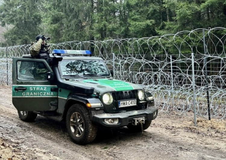 Samochód SG Niespokojnie na granicy polsko-białoruskiej. Straż Graniczna wydała komunikat