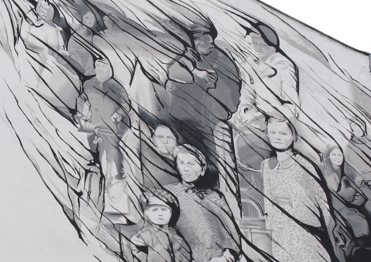 Fragment muralu „1943 Zbrodnia Wołyńska. Prawda i pamięć” odsłonięty 10 lipca, przy ul. Młynarskiej 34 w Warszawie z okazji 70 rocznicy Rzezi wołyńskiej Ukraińscy Sprawiedliwi