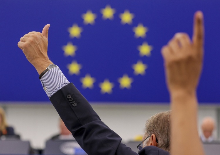 Parlament Europejski Fornale ze stajni Manfreda Webera wypowiedzieli Polsce wojnę?