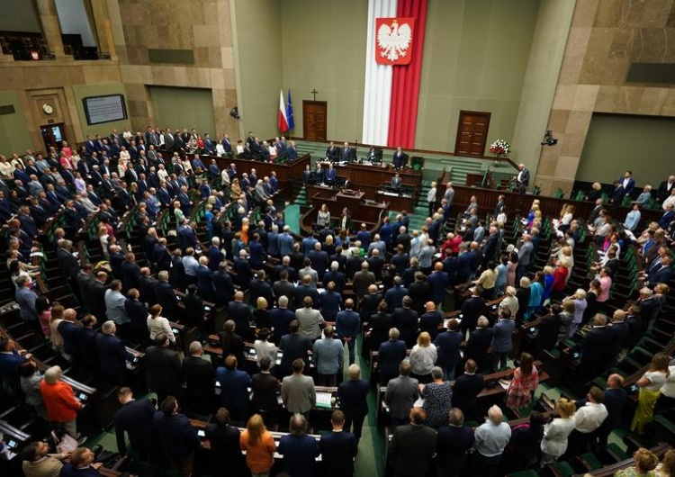 79. posiedzenie Sejmu RP Sejm zwiększył świadczenie dla działaczy opozycji antykomunistycznej. Większość posłów z KO, Lewicy i Konfederacji wstrzymała się od głosu