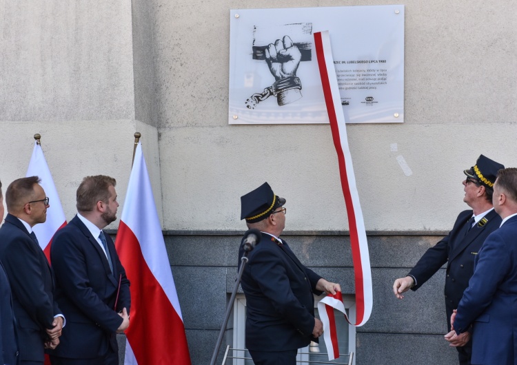 Uroczystość nadania dworcowi kolejowemu Lublin Główny imienia Lubelskiego Lipca 1980 Dworzec główny w Lublinie otrzymał imię Lubelskiego Lipca 1980