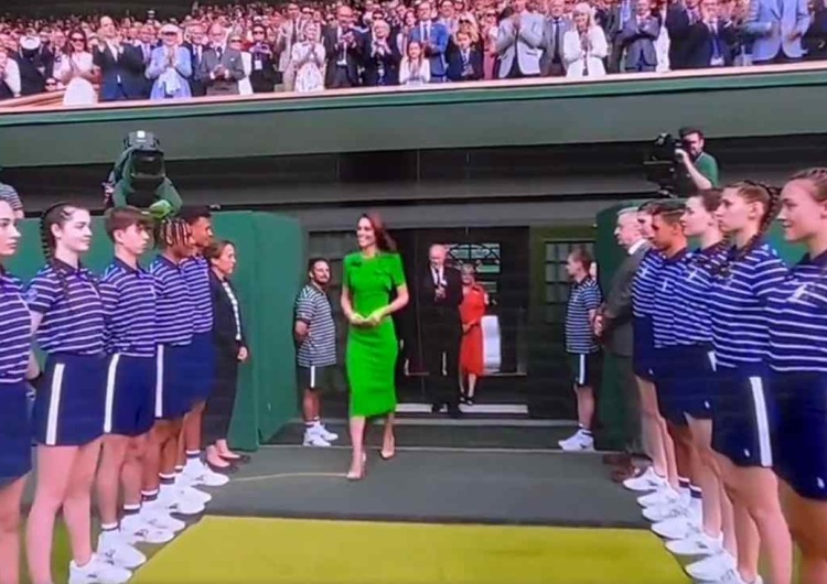 Księżna Kate podczas finału Wimbledonu Gafa księżnej Kate podczas finału Wimbledonu. Internauci dostrzegli jeden szczegół
