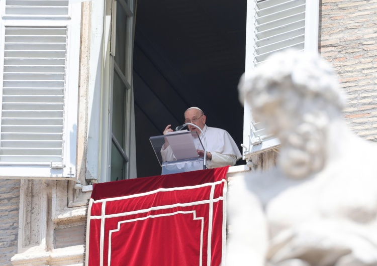 Papież Franciszek Papież ma nowego osobistego sekretarza