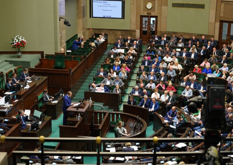 Obrady Sejmu RP Znana poseł przechodzi ze Zjednoczonej Prawicy do Konfederacji