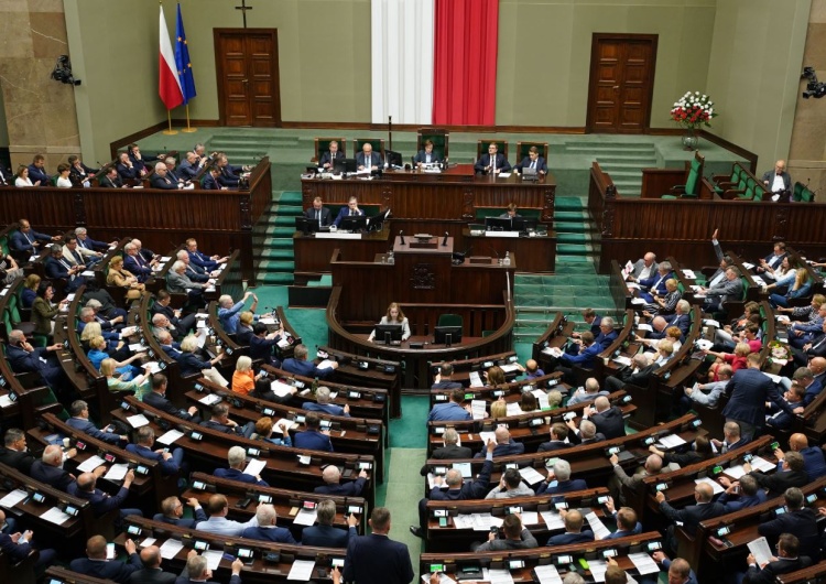 Obrady Sejmu RP [najnowszy sondaż] PiS ze zdecydowaną przewagą, ale...