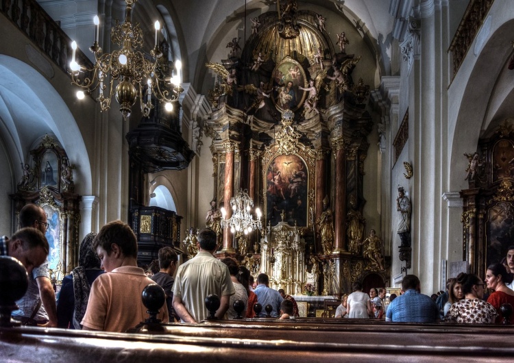 zdjęcie poglądowe Niemcy: 500 tyś. wiernych odeszło z Kościoła w 2022 r. Kard. Duka zaleca niemieckim biskupom rachunek sumienia