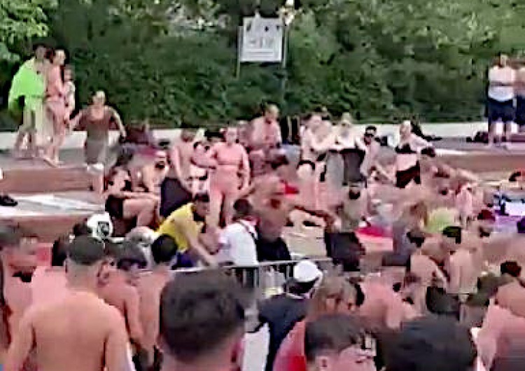 Zdjęcie ilustracyjne. W ubiegłym roku otwarty basen w berlińskiej dzielnicy Steglitz stał się areną bójki W Berlinie protestują przeciwko policji na basenach. „Nie ma miejsca na rasizm”