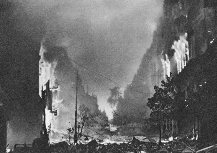 Ruiny Warszawy  „Do tej pory kraj nie został wysłuchany”. Szwajcarskie media o reparacjach wojennych dla Polski