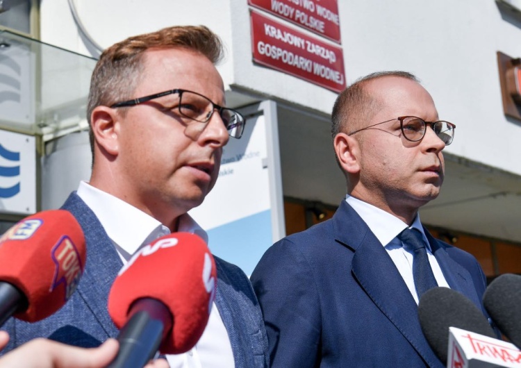 Warszawa, 17.08.2022. Posłowie KO Dariusz Joński i Michał Szczerba Joński i Szczerba kłamali? Jest oświadczenie Transportowego Dozoru Technicznego