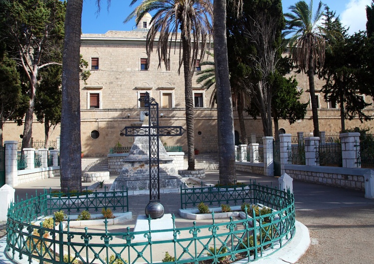 Klasztor Stella Maris Atak izraelskich osadników na klasztor w Hajfie. Komitet ds. Kościołów w Autonomii Palestyńskiej potępił napaść