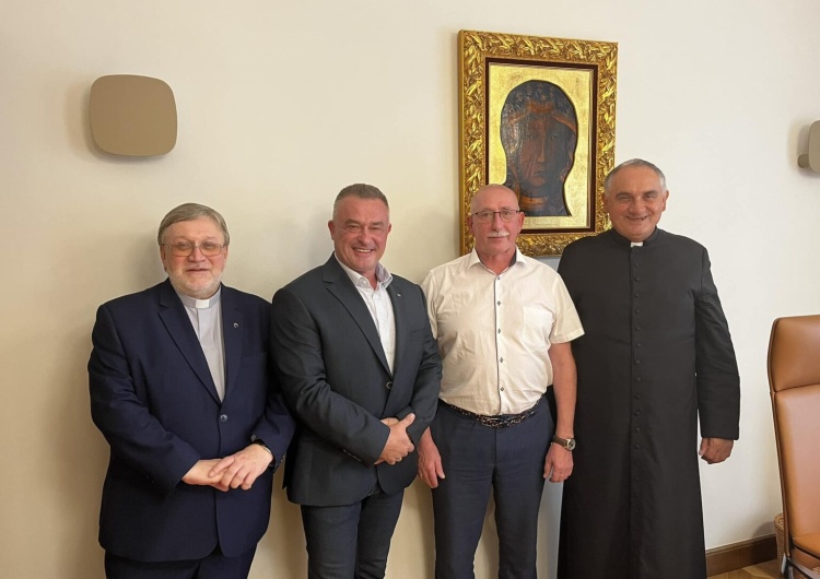 Spotkanie przedstawicieli bydgoskiej Solidarności z bp. Krzysztofem Włodarczykiem Przewodniczący bydgoskiej Solidarności spotkał się z biskupem Krzysztofem Włodarczykiem