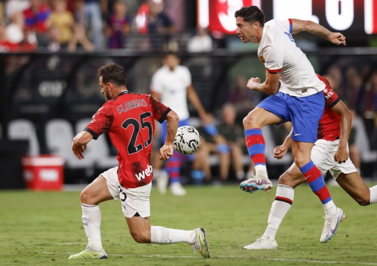 Robert Lewandowski Barcelona wygrywa minimalnie. Lewandowski w cieniu kolegów