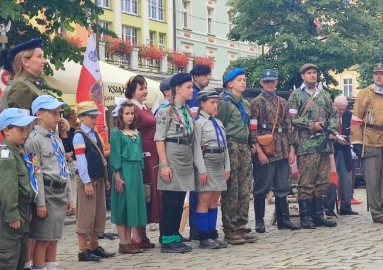 Obchody 79. rocznicy Powstania Warszawskiego w Świdnicy Solidarność uczciła pamięć bohaterów Powstania Warszawskiego