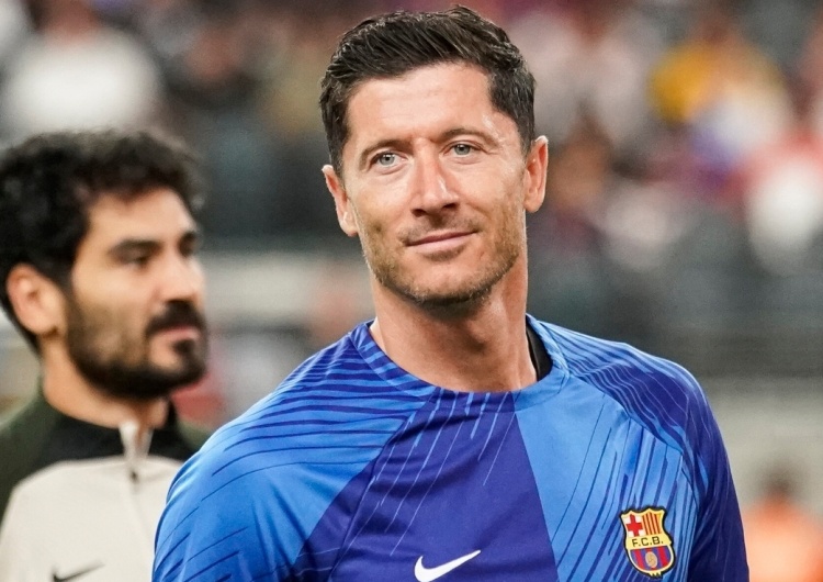 Robert Lewandowski Fatalna wiadomość dla Roberta Lewandowskiego. Barcelona może sprowadzić znanego napastnika
