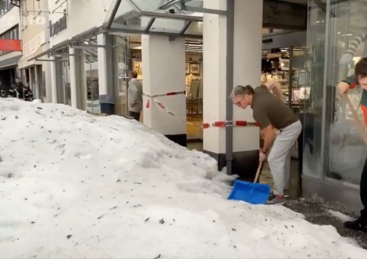  Biało na ulicach w Niemczech. Musiały wyjechać pługi śnieżne [WIDEO]