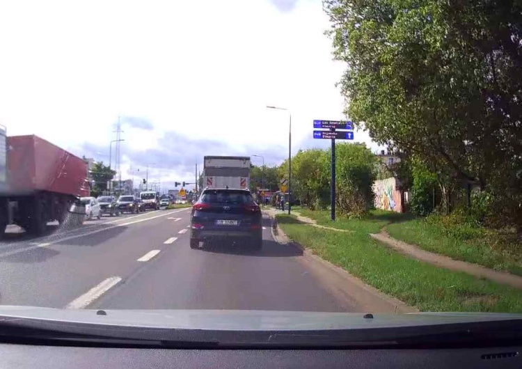 Karambol w Bydgoszczy Karambol w Bydgoszczy. Sieć obiegło nagranie z wypadku