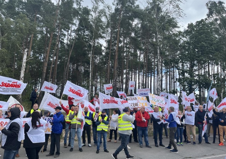Sukces pikiety Solidarności pod HK Scan. Będą podwyżki dla pracowników!