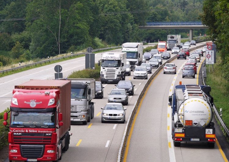  Strajk kierowców firm transportowych powiązanych z Łukaszem Mazurem. Solidarność i pracodawcy apelują do premiera