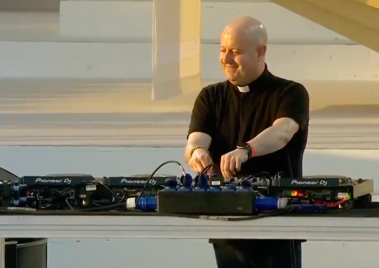 ks. Guilherme Peixoto Kim jest ksiądz-DJ grający techno na ŚDM? [video]