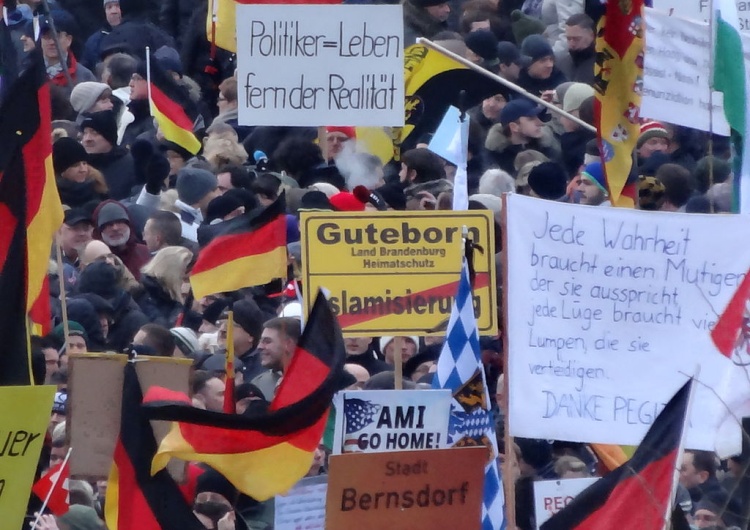 Antyamerykańska demonstracja w Niemczech Niebezpieczny antyamerykanizm przybiera w Niemczech na sile