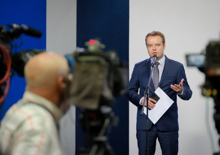 Rafał Bochenek Zamieszanie wokół komisji ds. rosyjskich wpływów. Rzecznik PiS zabiera głos