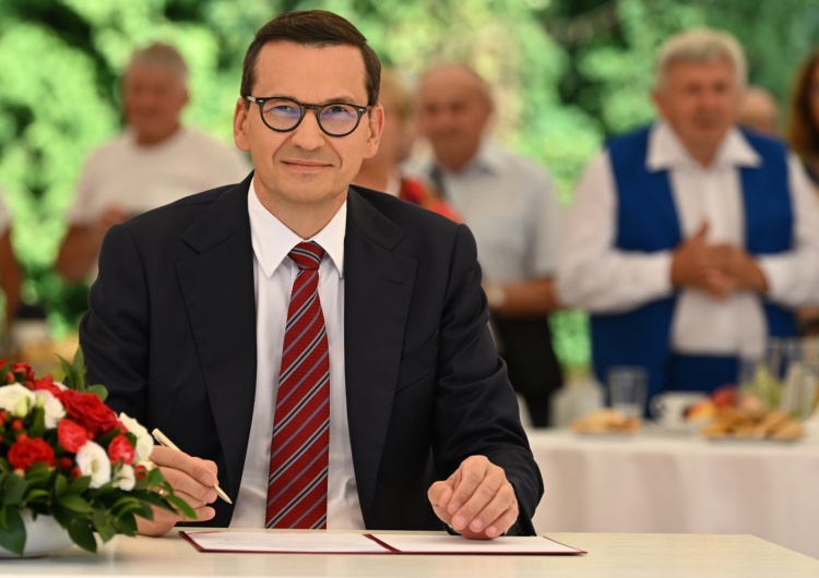 Mateusz Morawiecki Wysokość czternastych emerytur. Premier Morawiecki podpisał rozporządzenie