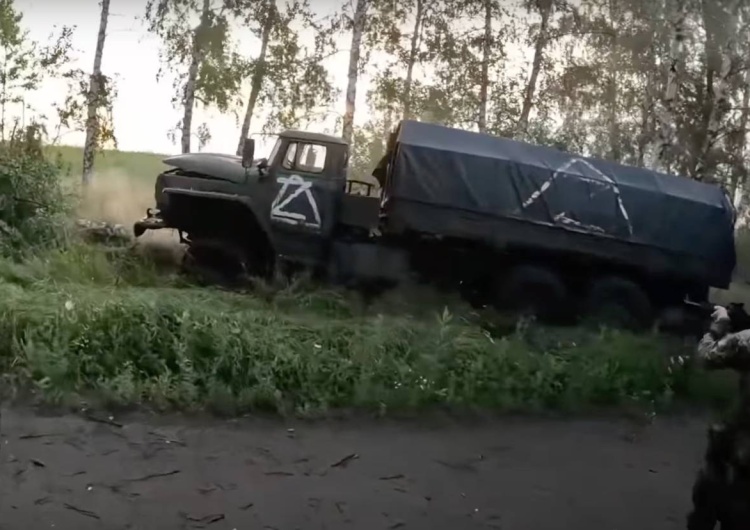 Rosyjska ciężarówka na Ukrainie Wojna na Ukrainie: Rosjanie mają poważny problem. Brytyjski wywiad zdradza szczegóły