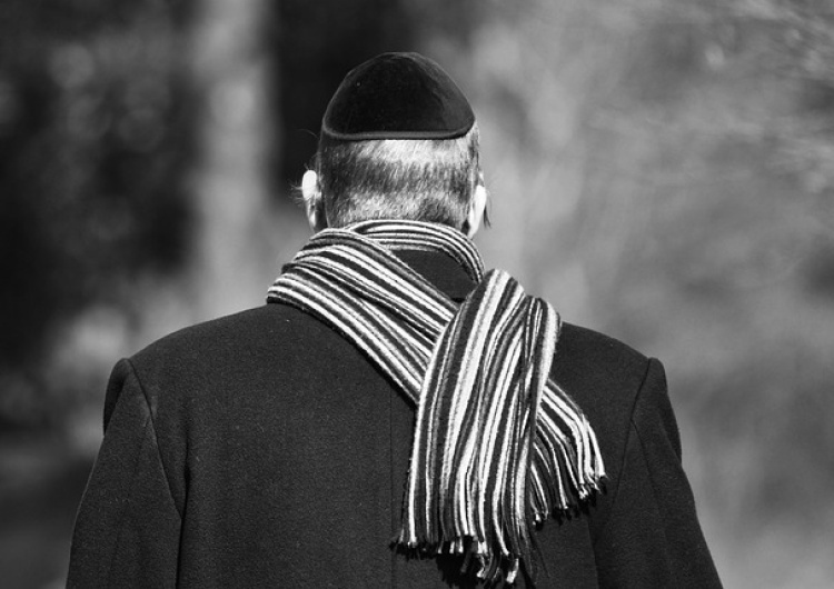 mężczyzna wyznania mojżeszowego  Francja. W sprawie antysemickiego wybryku zatrzymano 74-letniego mężczyznę. Żyda