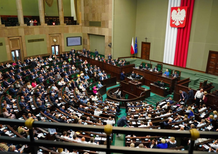 Obrady Sejmu RP Wybory 2023: Tak chcą głosować Polacy. Zobacz najnowszy sondaż