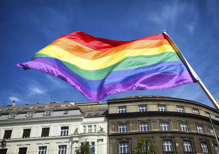 LGBT Niemiecki klub LGBT protestuje przeciwko ośrodkowi dla imigrantów w Berlinie