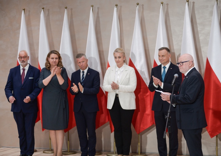 Uroczyste podpisanie ustawy przez Prezydenta RP Prezydent podpisał ustawę.