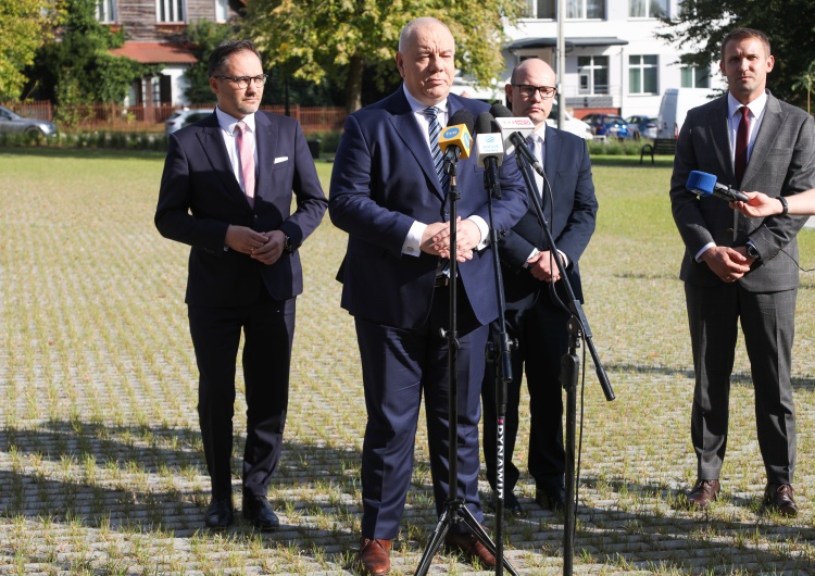 Jacek Sasin Jacek Sasin: Referendum zdecyduje, czy polska granica będzie skutecznie chroniona