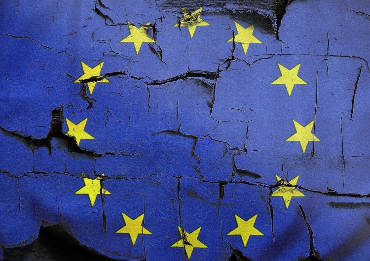 Flaga UE Fala bankructw zalewa Unię Europejską