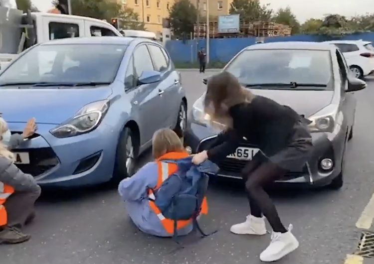 Polka szturmuje blokadę