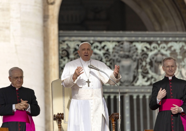 Papież Franciszek podczas audiencji generalnej Papież do Polaków: Niech ta Rodzina Błogosławionych będzie dla was wzorem pobożności do Najświętszego Serca Pana Jezusa [video]