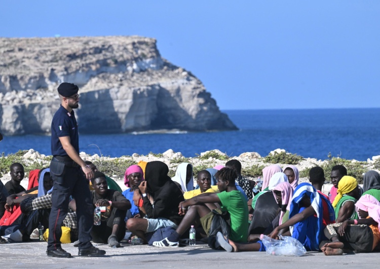 Migranci na wyspie Lampedusa Niemcy zawieszają 