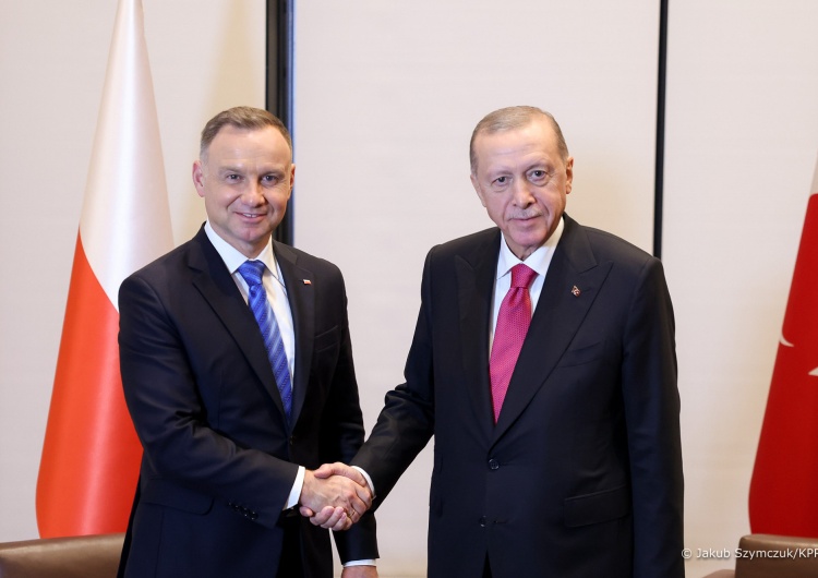 Prezydent Duda rozmawiał z prezydentem Turcji Prezydent Duda rozmawiał z prezydentem Turcji. Są szczegóły