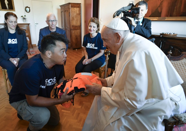 papież Franciszek we Francji Dziś 109. Światowy Dzień Migranta i Uchodźcy. Czego papież Franciszek naprawdę naucza w tym temacie?