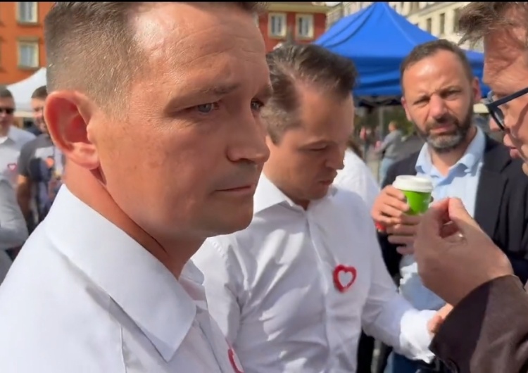 Konferencja PO „Był pobudzony i napastliwy. Napierał na mnie”. Dziennikarz o zachowaniu posła podczas konferencji PO [WIDEO]
