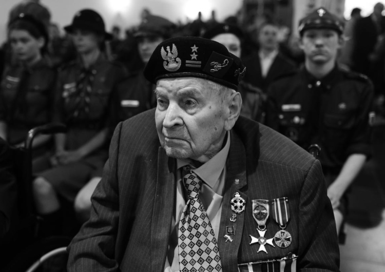 17.05.2023. Weteran płk Otton Hulacki podczas uroczystości w miejscowości Piedimonte San Germano Nie żyje płk Otton Hulacki, weteran spod Monte Cassino