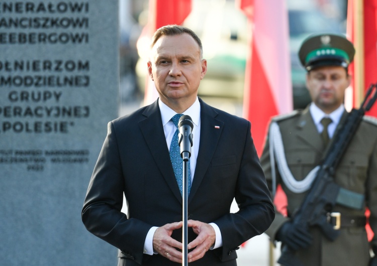 Prezydent Duda Prezydent: kłamstwa i oszczerstwa na szkodę funkcjonariuszy SG to podłość