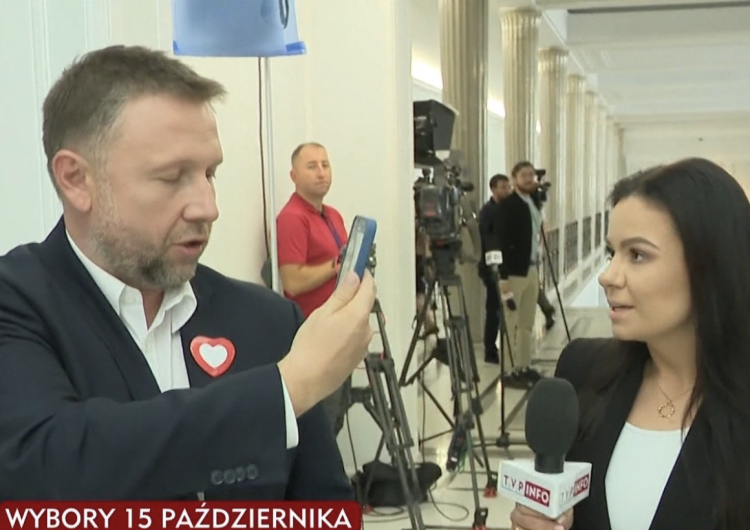 Tak poseł PO potraktował dziennikarkę  „Wstyd pozostanie”. Tak poseł KO potraktował dziennikarkę [WIDEO]