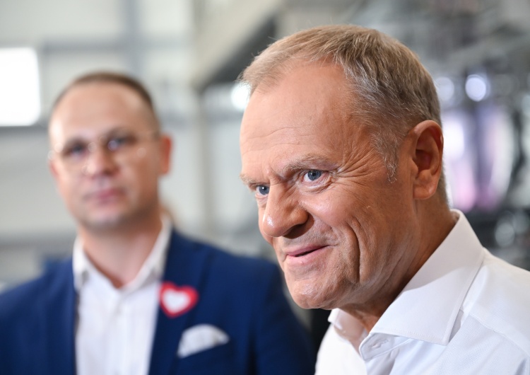 Donald Tusk Donald Tusk ujawnia wyniki wewnętrznego sondażu: